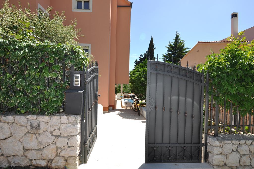Poolside Paradise - A Hidden Gem In Split Kültér fotó